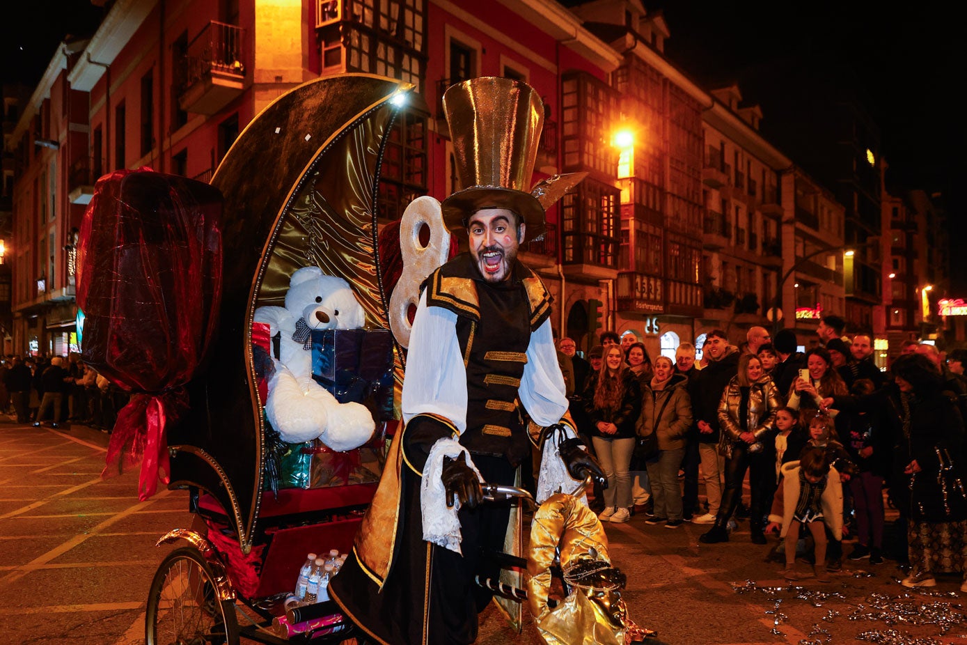 Uno de lo pasacalles que acompañó a los Reyes Magos