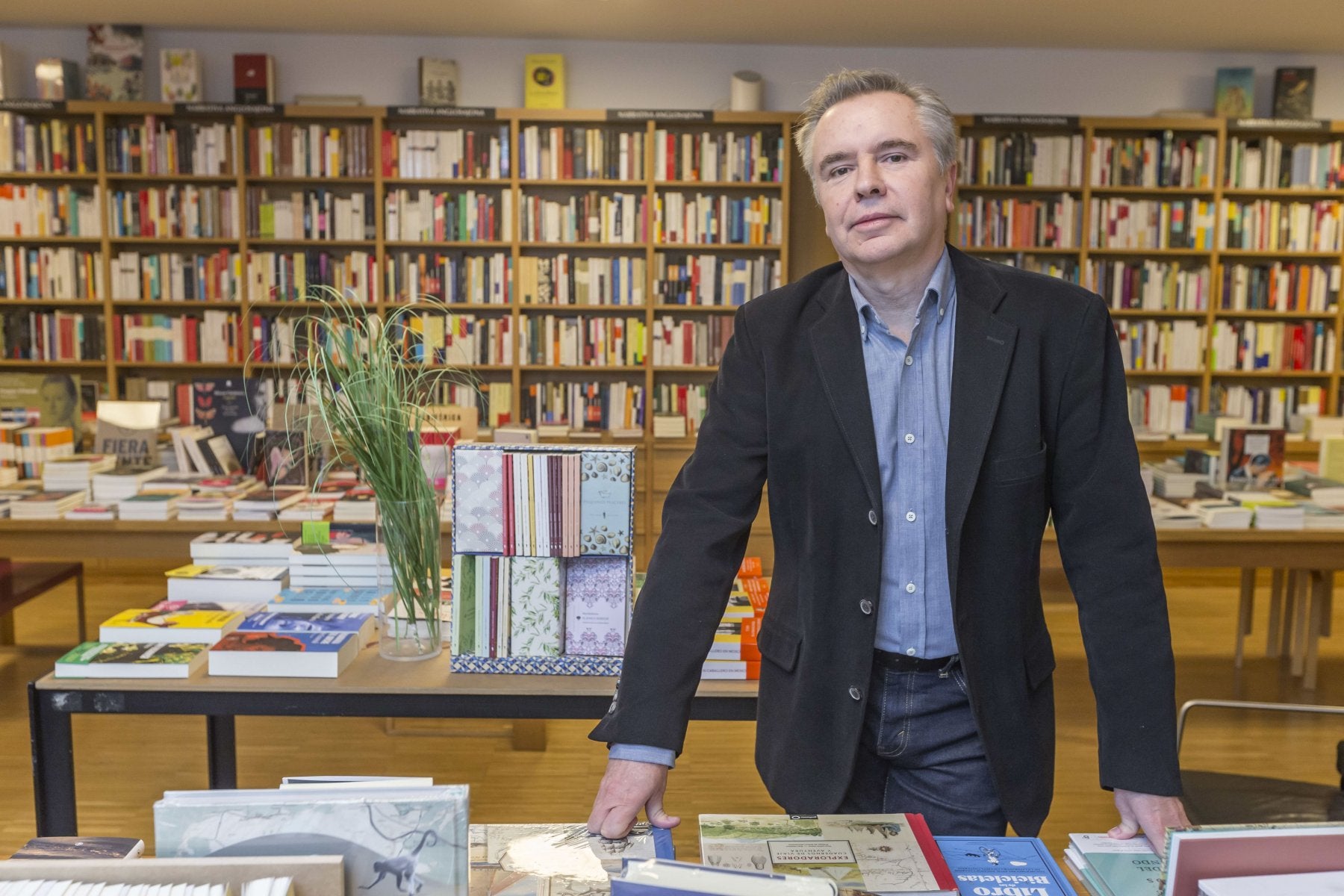 El poeta castreño Lorenzo Oliván presenta su libro de aforismos.