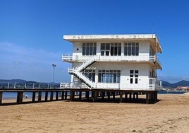 Edificio de la Escuela de Vela en el Puntal.