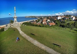 Parque de la estatua de Comillas, donde los conservacionistas aseguran se han talado árboles que no han sido repuestos.