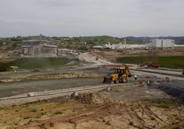 Imagen del polígono de Orejo en plena construcción en el año 2014 que el regidor prevé ampliar con la aprobación del Plan General.