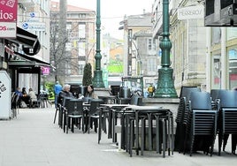 Terraza de un establecimiento hostelero, esta semana, en Torrelavega.