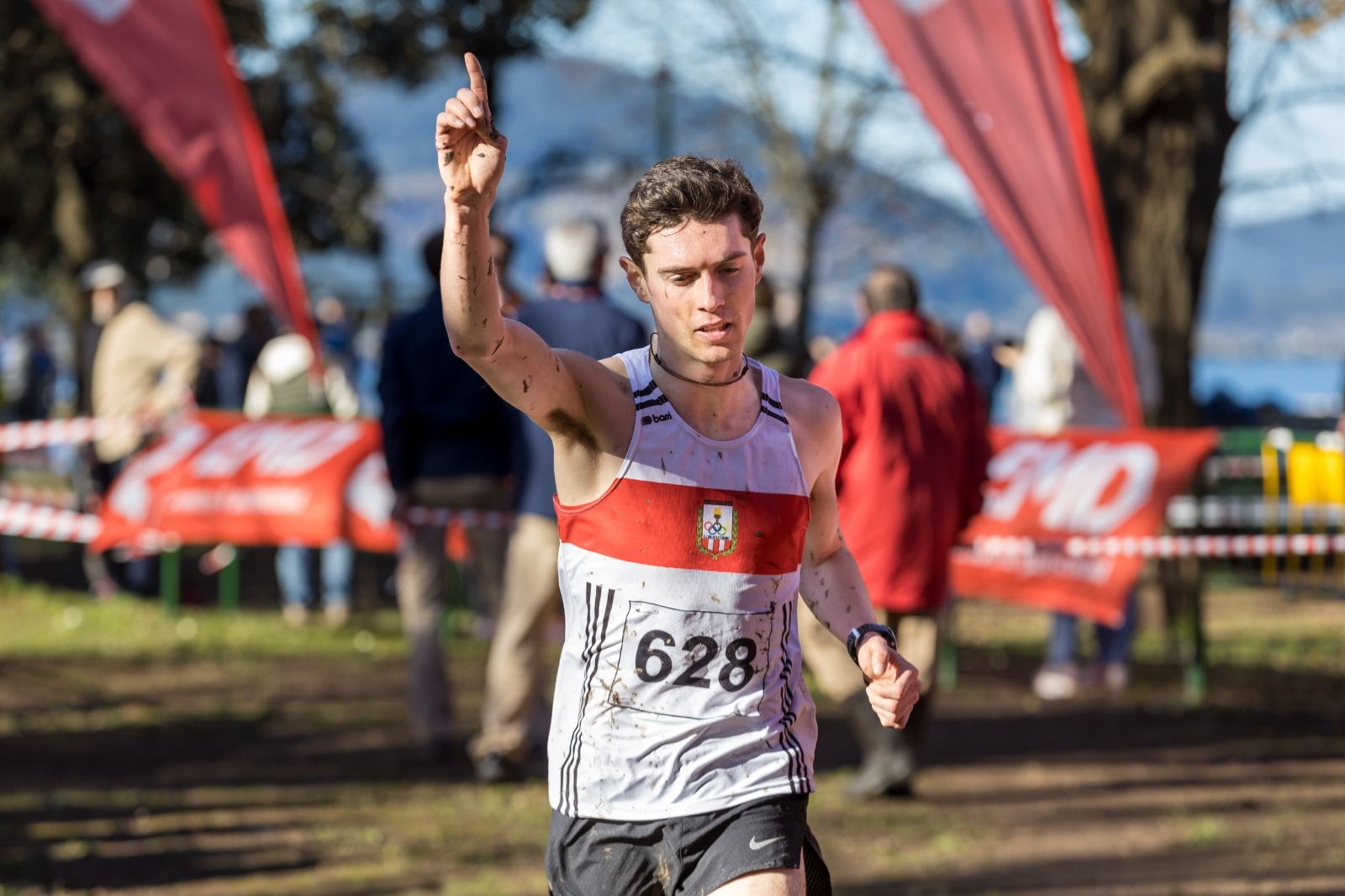 Marco Gómez, campeón masculino en Colindres.