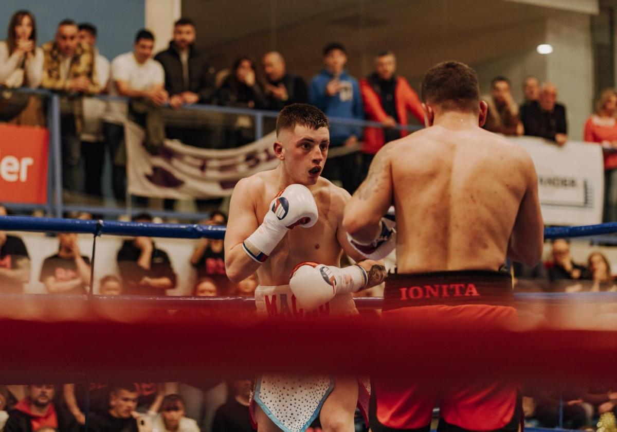 Bruno Macho, durante su combate en 2024 en la bolera santanderina Mateo Grijuela.