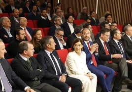 La presidenta regional, en uno de los encuentros que ha mantenido con empresarios dentro de su visita institucional a México.