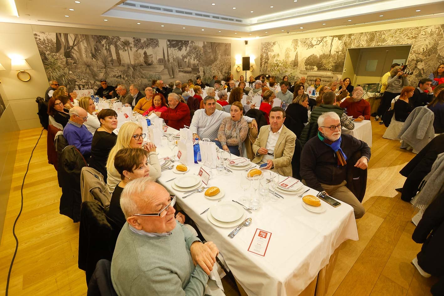 Más de 300 militantes de Santander y otras agrupaciones de Cantabria participaron en el evento.