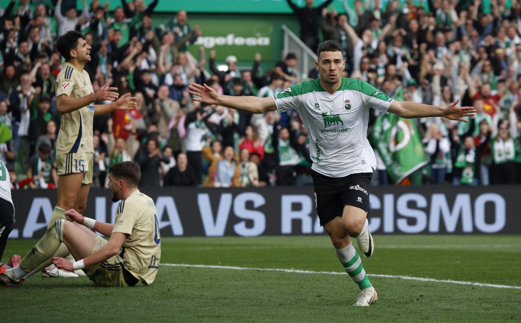 Arana celebra su gol anotado frente al Racing de Ferrol.