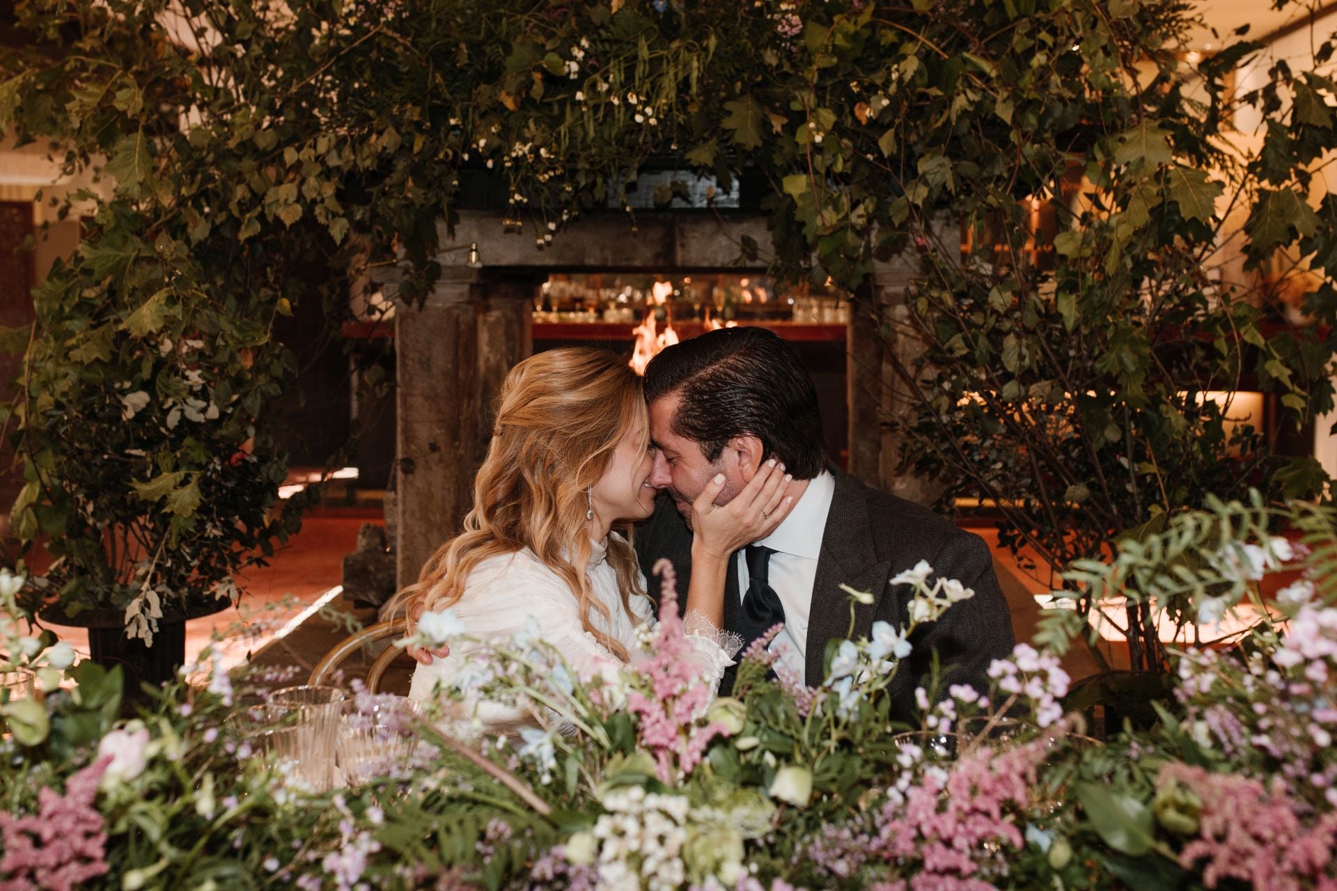 Cristina Lázaro y Gonzalo Sáenz de Miera Bolado celebraron con los suyos su boda que tuvo como anécdota la lluvia que sí hizo acto de presencia al principio, pero finalmente pudo más el sol. 