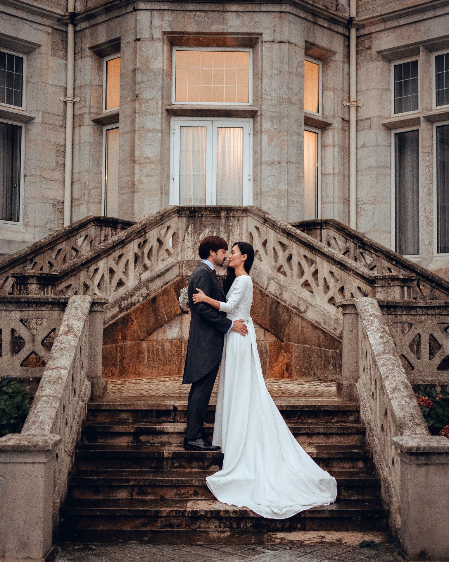 Antonio Santos Quintana y Gemi Yu An contrajeron matrimonio el día 21 de septiembre, en una tarde lluviosa. «Parecía no parar y sin embargo nos dejó hacer los fotones una vez terminó la ceremonia civil. Santander siempre perfecta». 