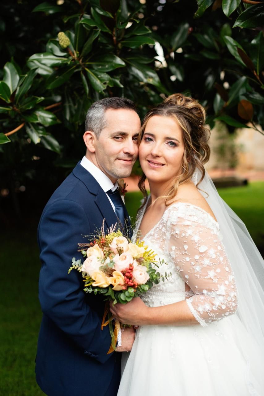 Laura Cano y Javier Ruiz se casaron en Ramales y lo celebraron en el complejo Villa Pasiega de Hoznayo.