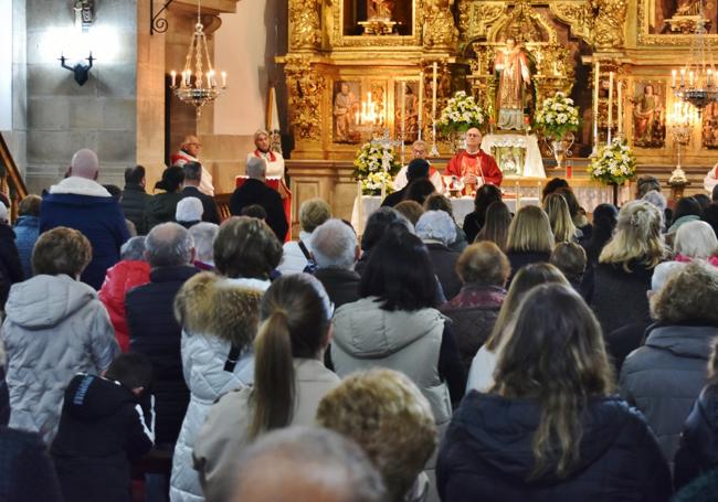 El templo se llenó para asistir a la misa por San Vicente y el centenario de la iglesia corraliega.