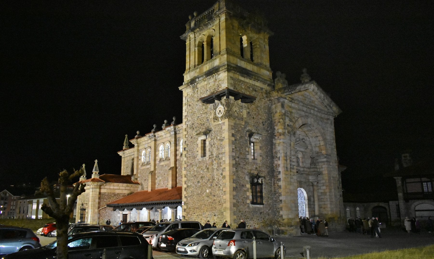 La iglesia se engalanó para festejar a su patrono y la reposición del reloj de la torre principal.