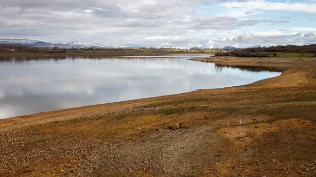 Imagen después - El pantano del Ebro se recupera: está medio lleno y con el doble de agua embalsada que el año pasado