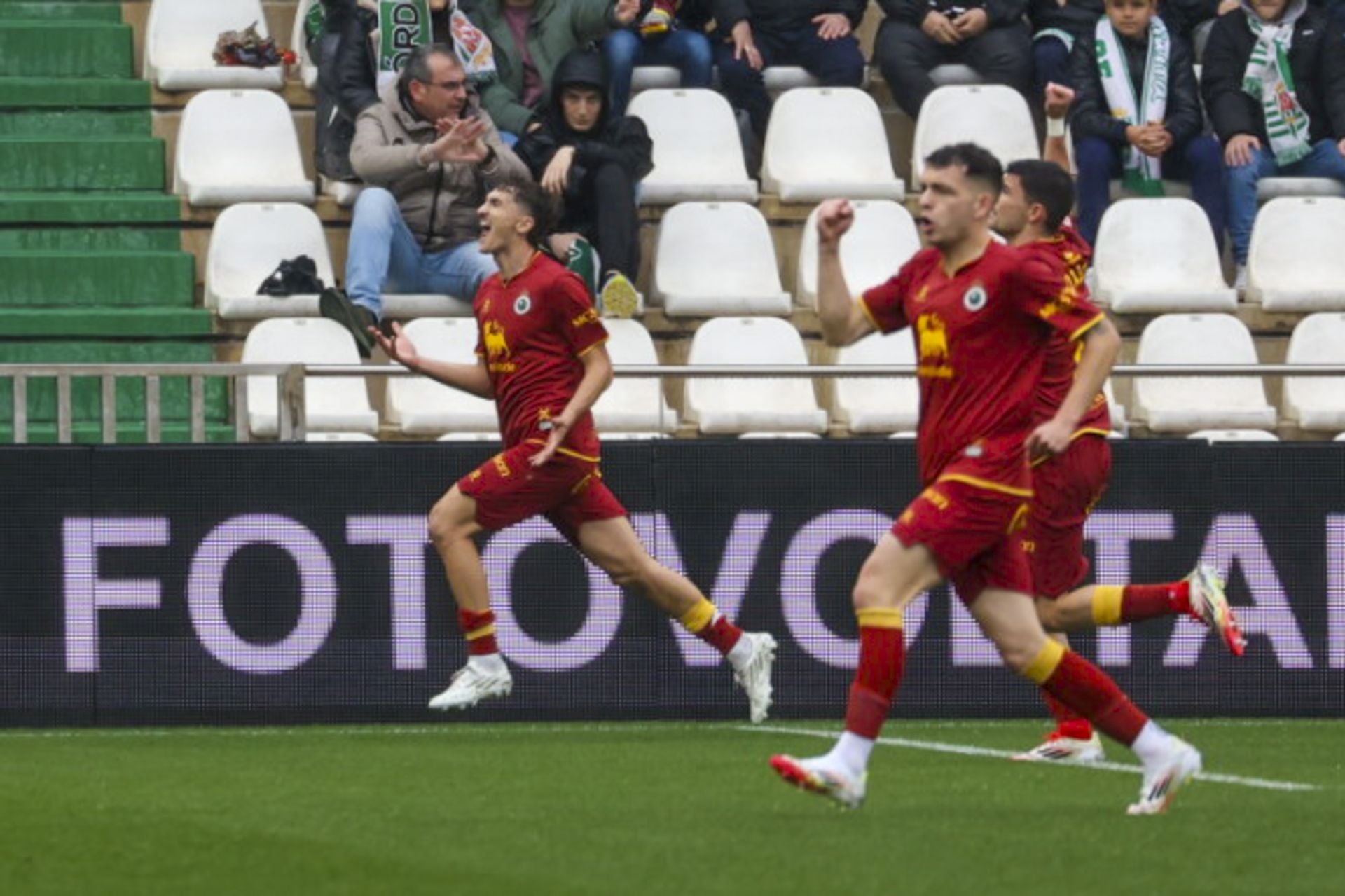 Pablo Rodríguez celebra su tanto en el Arcángel 