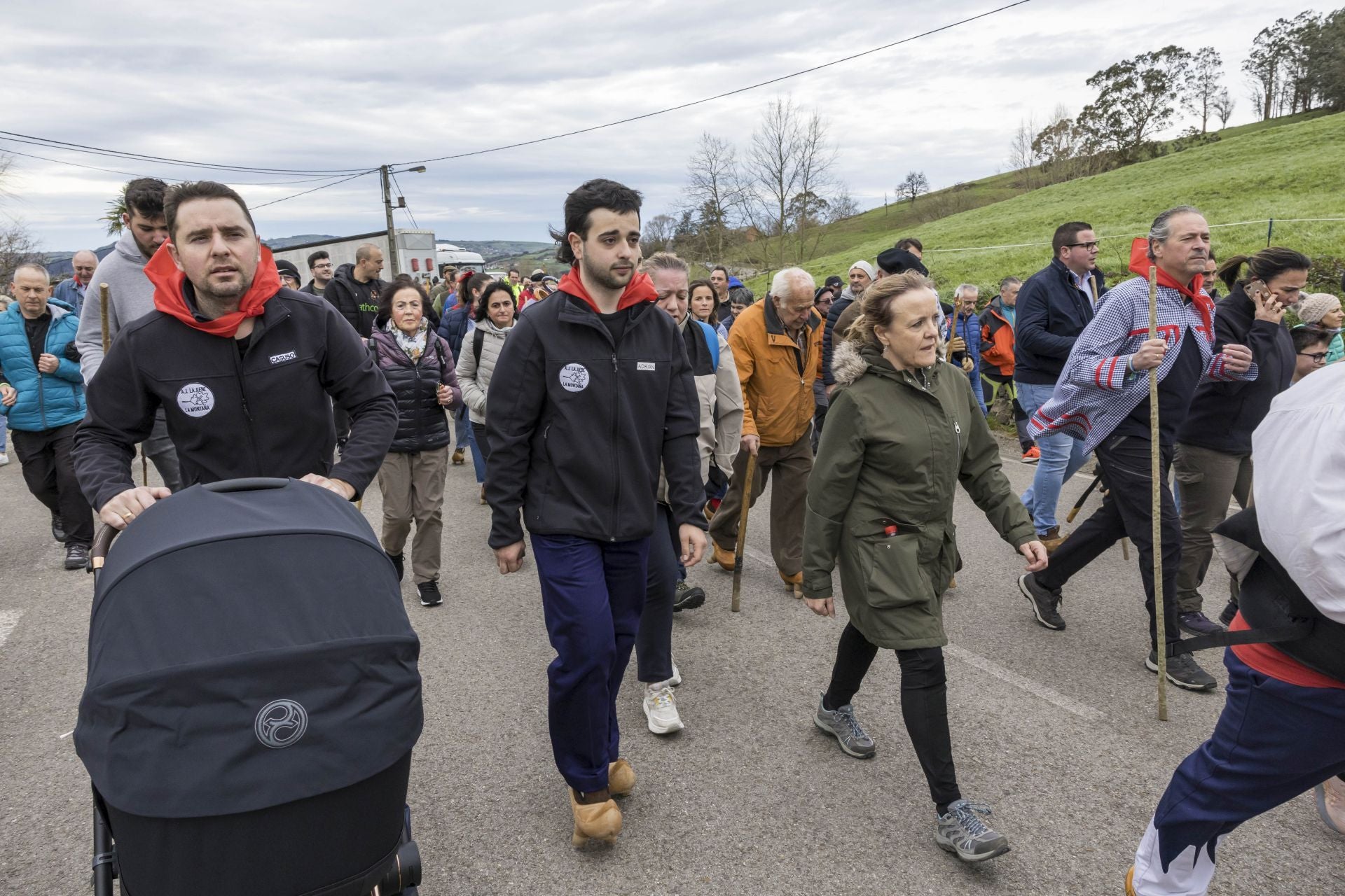 La consejera de Presidencia, Isabel Urrutia, participó también en el recorrido.