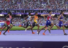 Mohamed Attaoui, en el centro, durante la final olímpica de París.