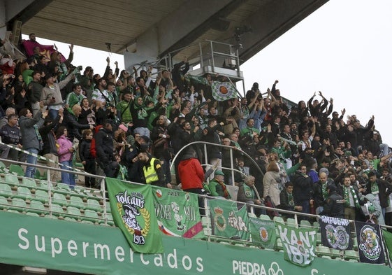 Los aficionados que se desplazaron a El Arcángel el pasado sábado al partido ante el Córdoba.