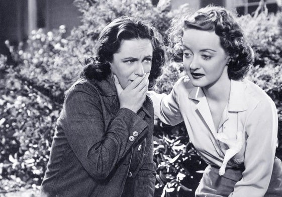 Bette David y Geraldine Fitzgerald, en el filme.