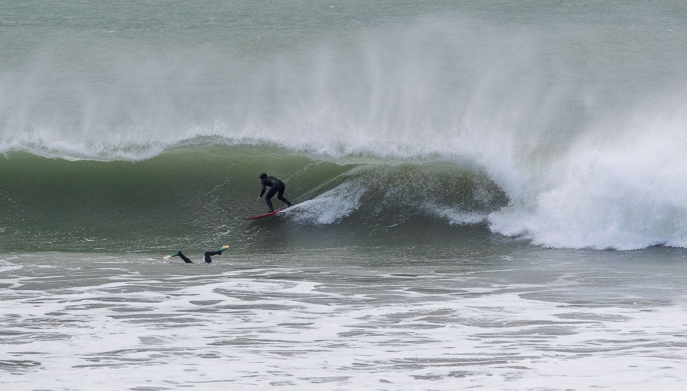 Una buena jornada para el surf en Santander