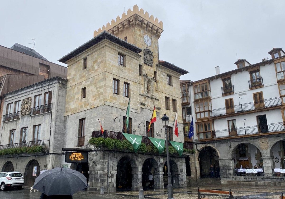 Fachada exterior de la Casa Consistorial de Castro Urdiales.