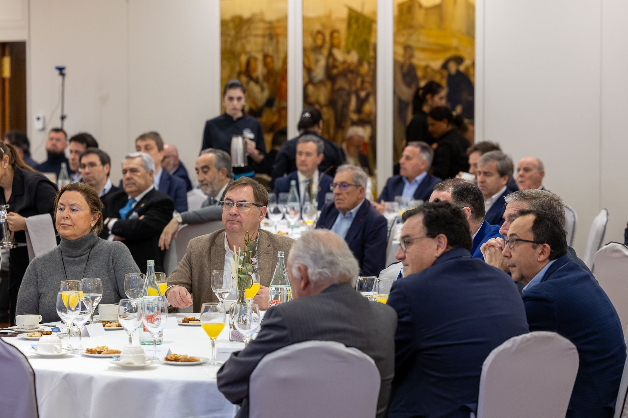 Asistentes al foro, entre ellos, Ana María Madrazo, Fernando Olaiz, Rosendo Ruiz, Javier José Vidal, Roberto Gaspar, César Díaz, Carlos Fernández, entre otros invitados a la cita.