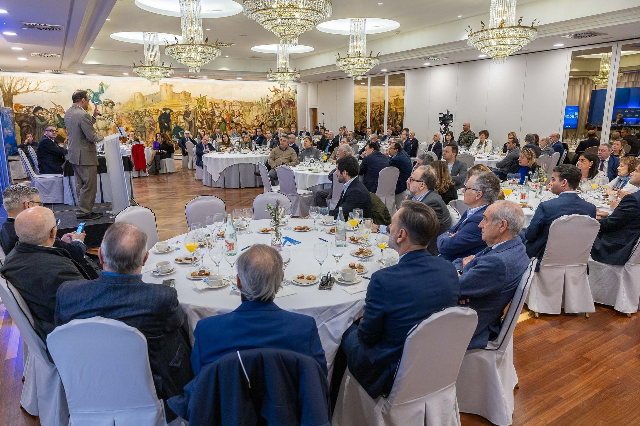 Este foro de actualidad económica volvió a reunir a las caras más destacada del ámbito político, empresarial y económico de la región.