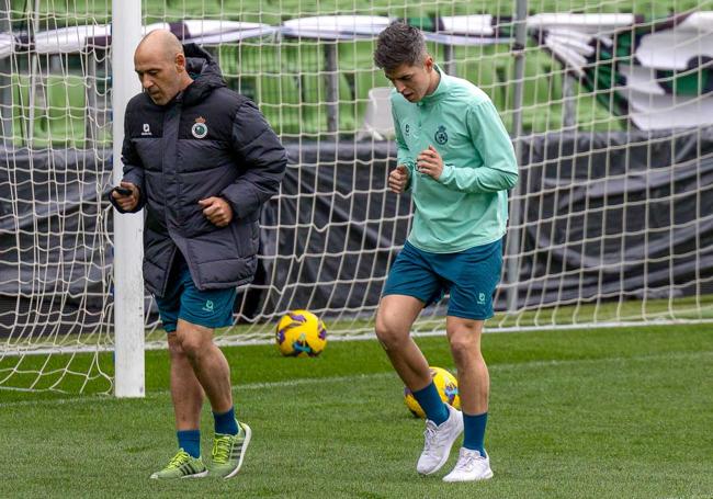 Íñigo Sainz-Maza, junto al recuperador Hugo Camarero.