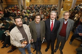 Javier M. Llamazares, Alfonso J. Ussía, Luis Revenga y Manuel Ángel Castañeda en el Ateneo.