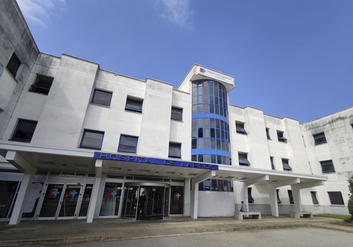 Imagen de la entrada principal del Hospital de Laredo.