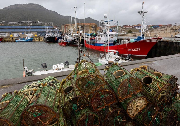 Los bacrso amarrados en Santoña