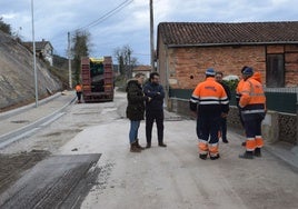 Transcurso de las obras en la carretera de Vioño.