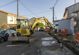 La maquinaria ya trabaja en el entorno del barrio Rucandial, en Santander.