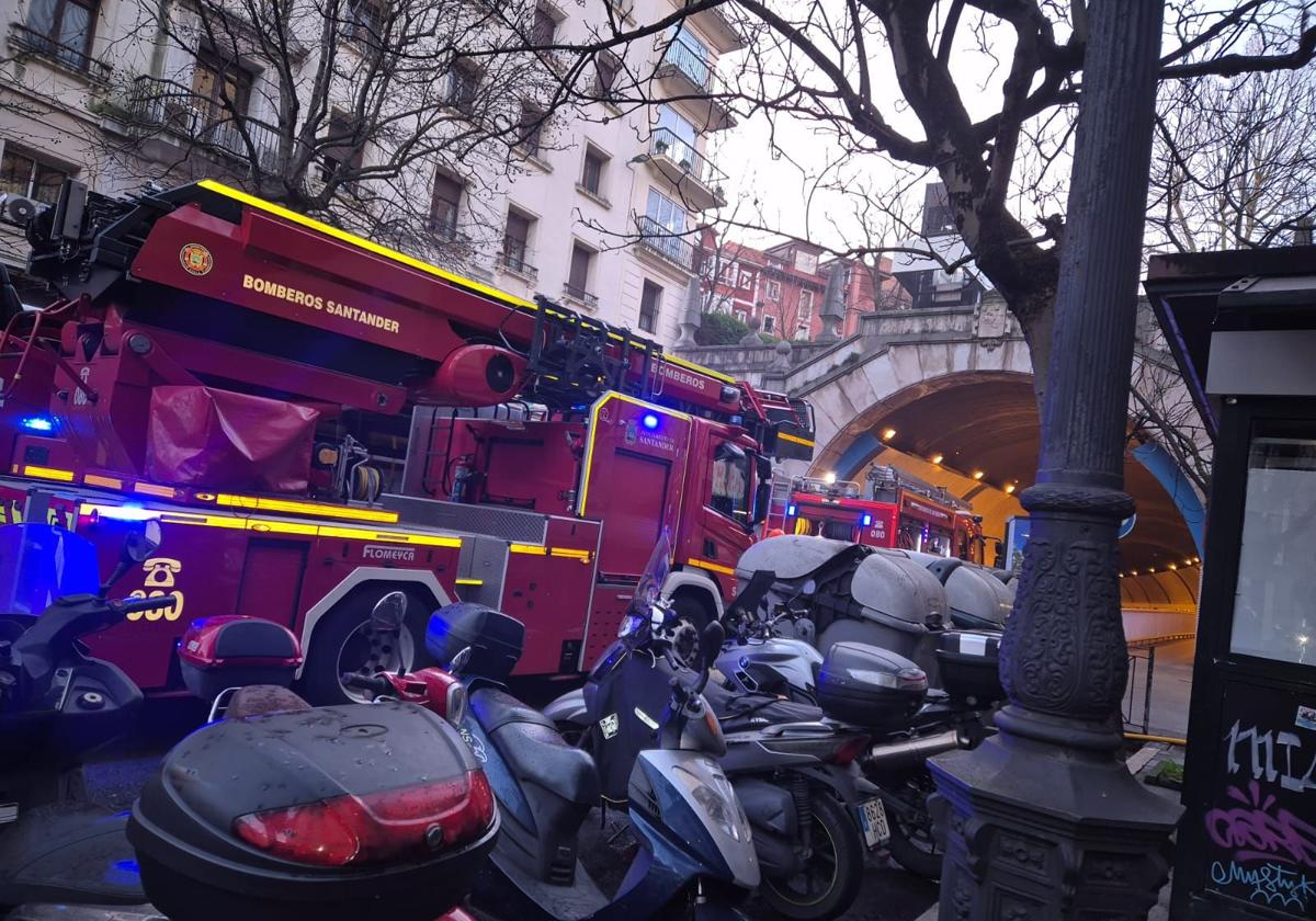 Evacuado el edificio Simeón de Pasaje de Peña por un incendio en una oficina