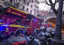 Evacuado el edificio Simeón de Pasaje de Peña por un incendio en una oficina