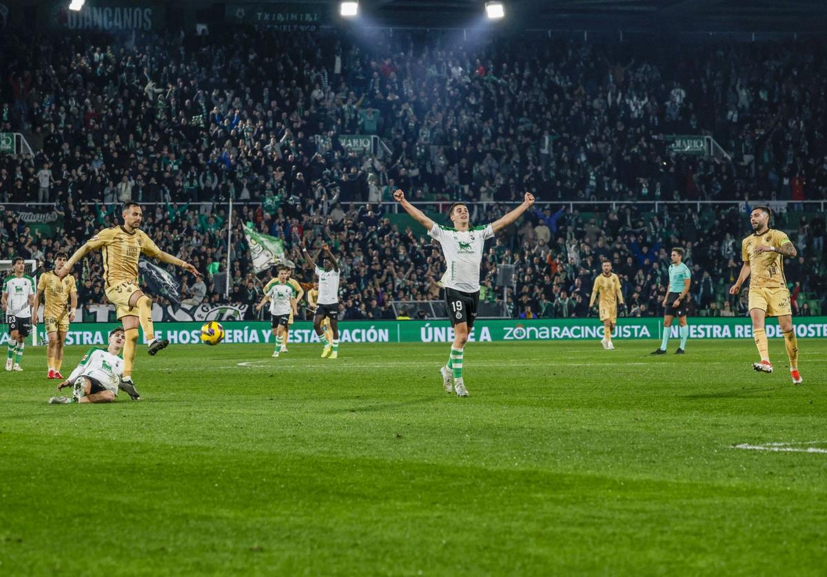 Karrikaburu celebra la victoria ante el Málaga.