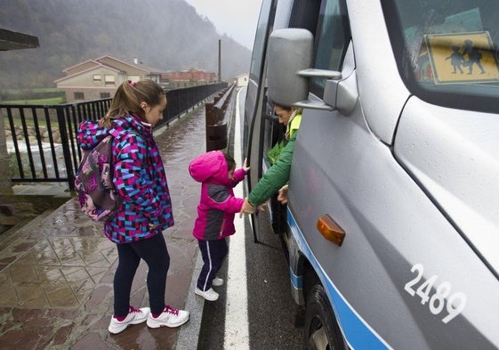 El servicio de transporte escolar en los pueblos es uno de los afectados por el sistema de financiación autonómica.