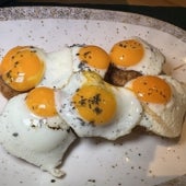 Imagen - Cuenta con interesantes alternativas en forma de raciones, como las croquetas de boletus con huevos de codorniz