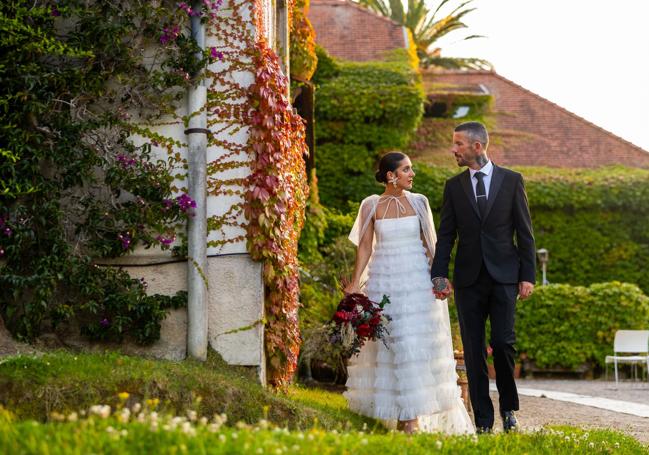 Paula González y Tristan O'hara se dieron el sí quiero el 19 de julio en Santander. Recuerdan que una de las mejores anécdotas de su día fue cuando antes de la cena, en Deluz, aparecieron unos mariachis. «Los invitados eran ingleses y españoles (unos días antes habíamos ganado la Eurocopa) y ver a todos abrazados, haciendo la conga y cantando 'Cielito lindo' fue inolvidable».