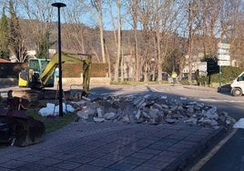 Las obras han comenzado nada más cerrar al tráfico el centro de Los Corrales.