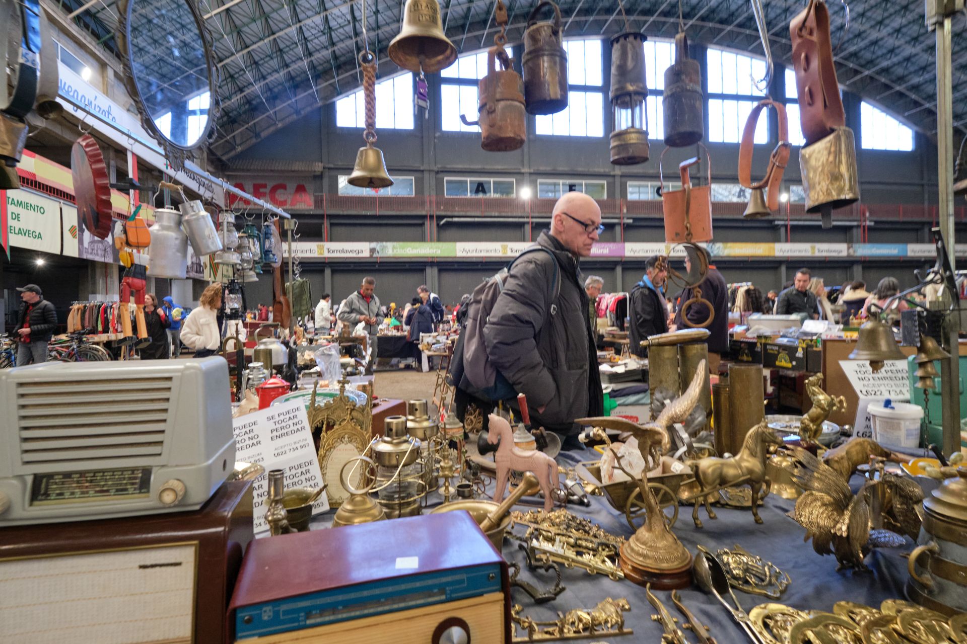 Las antigüedades son una de las cosas que abundan dentro de la feria Recíclate esta edición. 