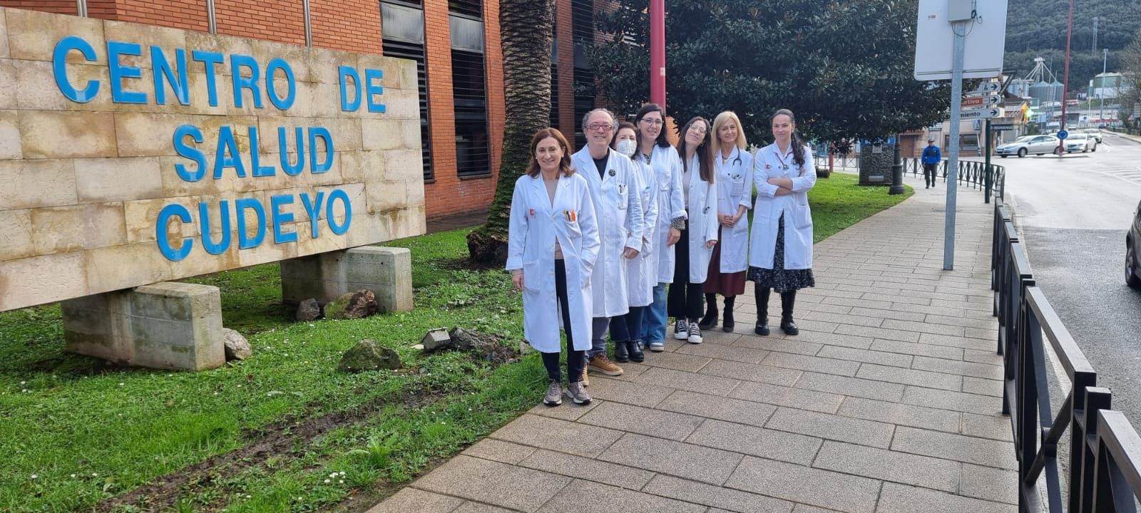 Concentración del colectivo médico del centro de salud de Cudeyo, en Solares.