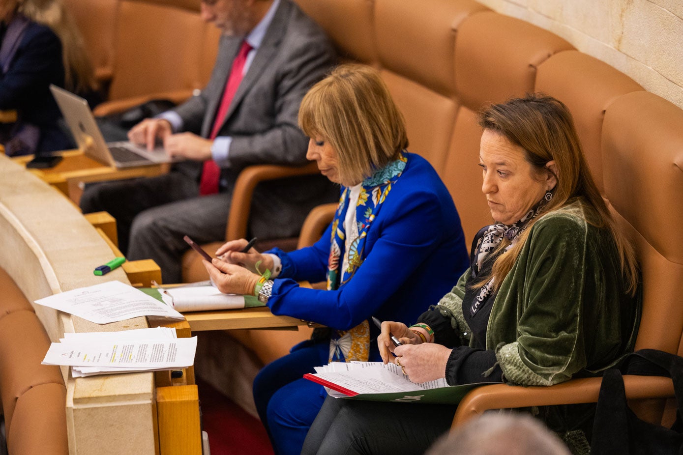 La portavoz de Vox, Leticia Díaz, junto a su compañera Natividad Pérez Salazar.