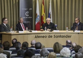 De izquierda a derecha, Íñigo Noriega, Luis Revenga, Manuel Sánchez Monge y Manuel Ángel Castañeda, ayer, en el Ateneo de Santander.