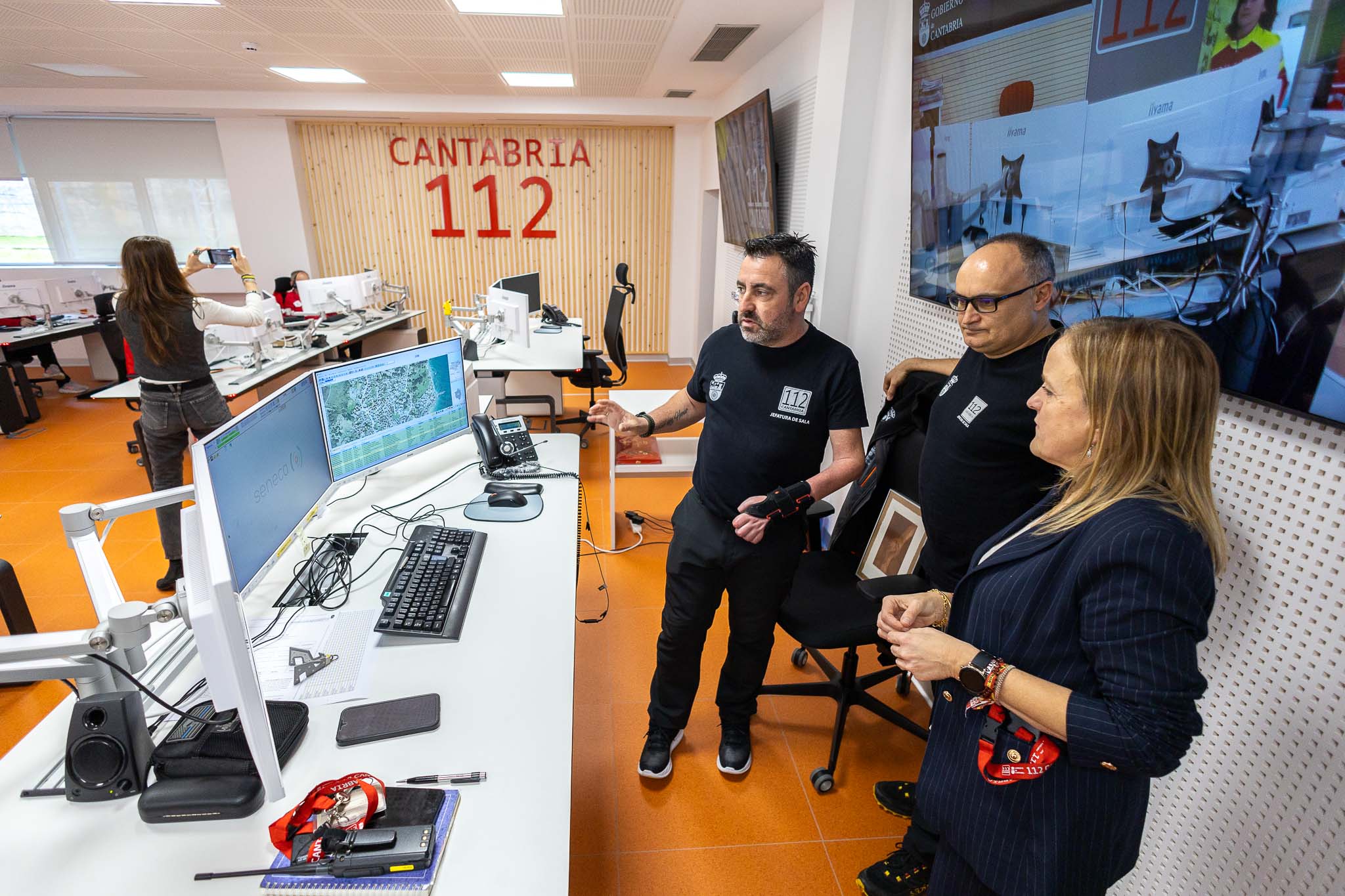 Durante la visita se realizó una demostración de los sistemas de localización de las llamadas.