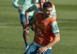 Juan Carlos Arana, durante un entrenamiento en La Albericia.