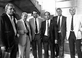 Seis presidentes del Racing, durante la inauguración de los nuevos Campos de Sport en 1988. Valentín Valle, José Luis Terán, Emilio Bolado (entonces en el cargo), Manuel Huerta (entonces alcalde de Santander y futuro presidente), José Manuel López-Alonso y José Luis Cagigas, .