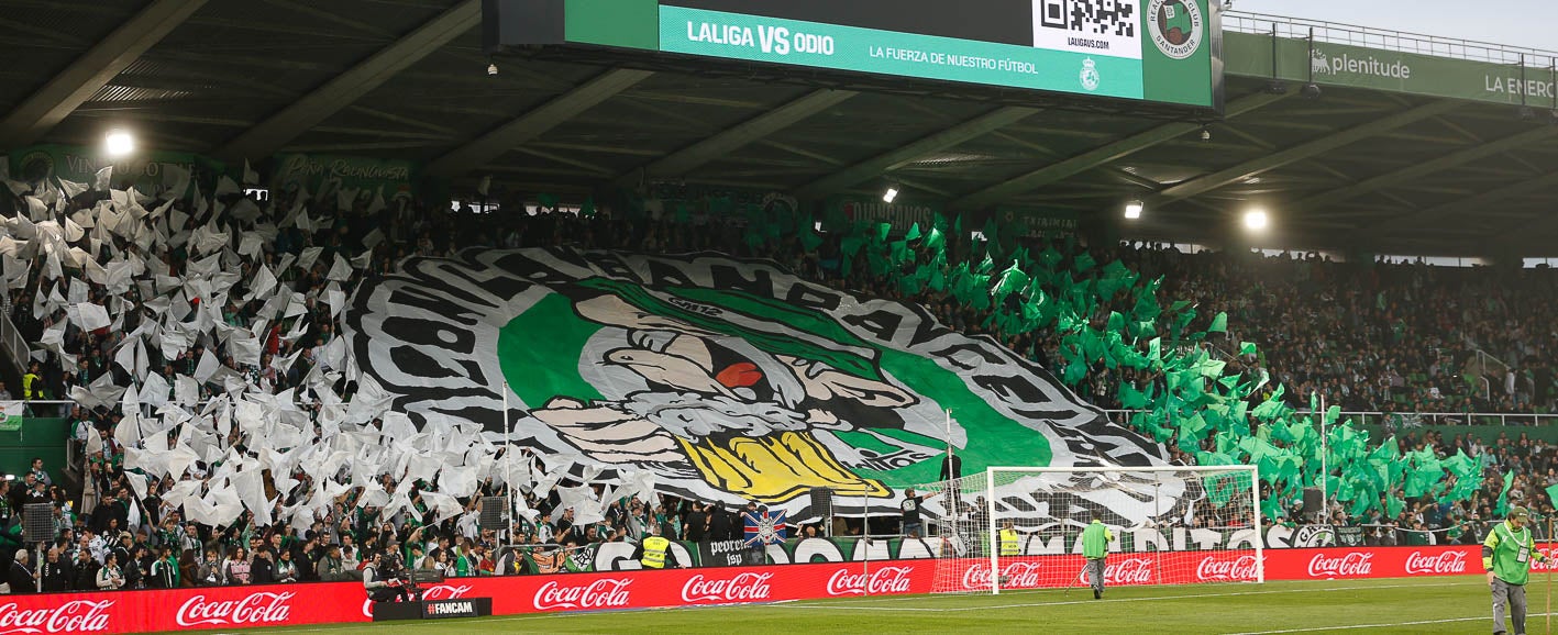 La Gradona realizó un tifo que mostró antes de que arrancase el partido. 