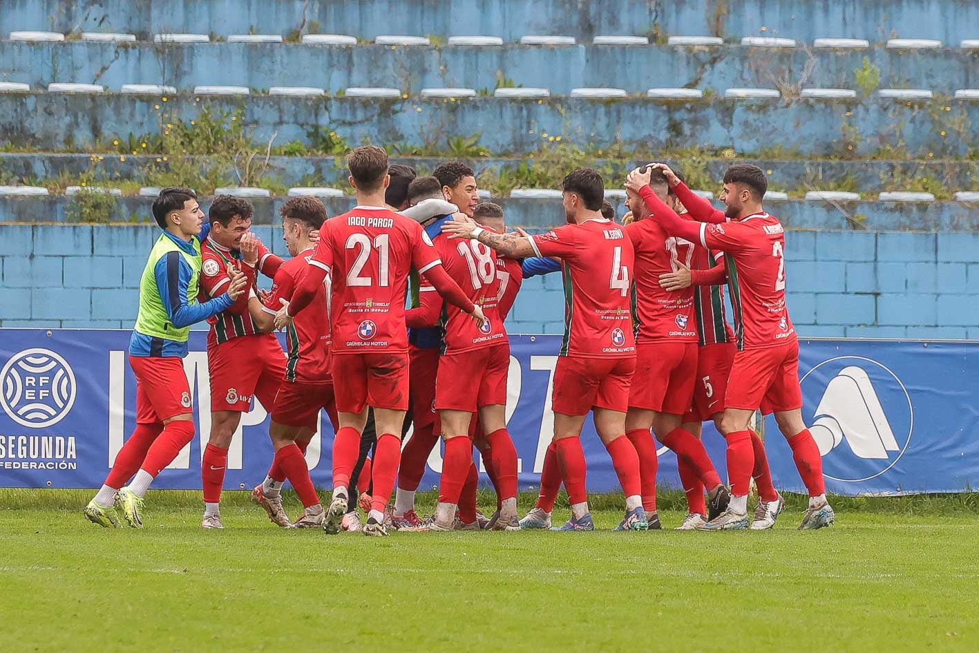 Los blanquiazules festejan el segundo tanto, obra de Unai Hernández.