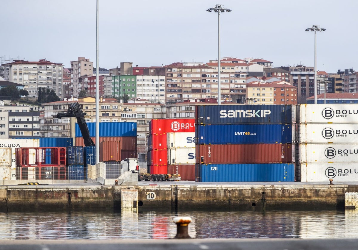 Contenedores en el puerto de Santander.