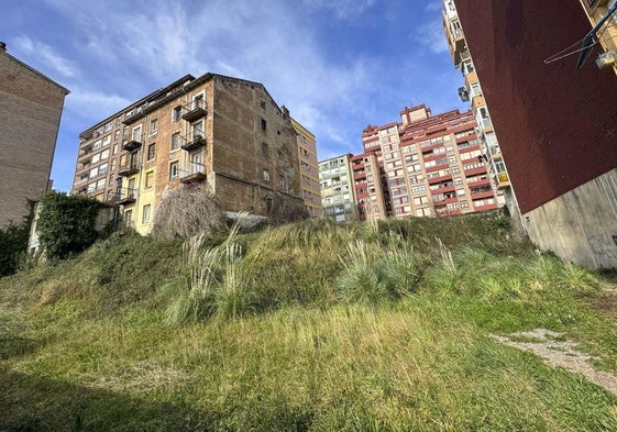 El terreno entre la calle Alta y Concepción Arenal donde se construirá el nuevo edificio de la Sareb.